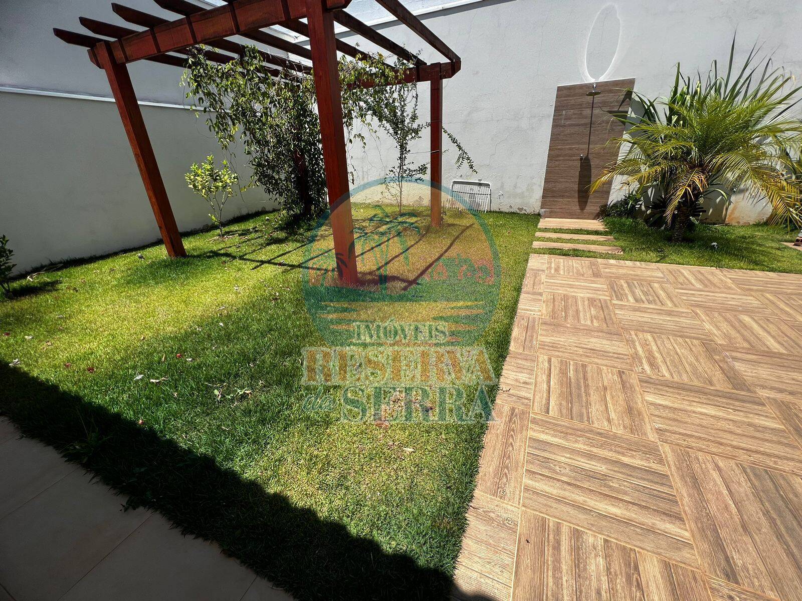 Casa de Condomínio para alugar com 3 quartos, 250m² - Foto 4